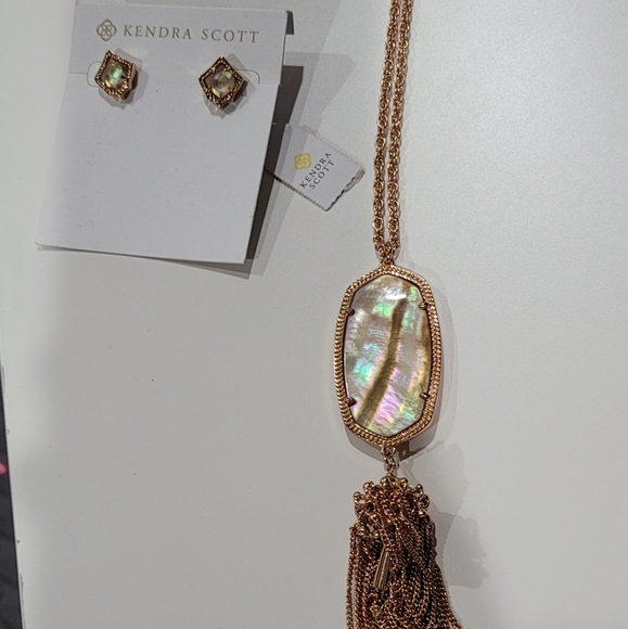 Kendra Scott Rose Gold Necklace Stud Earring Set - Picture 2 of 16